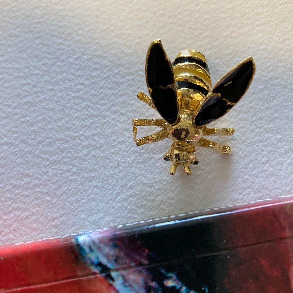 Vintage Bee with Flexible Wings Pin